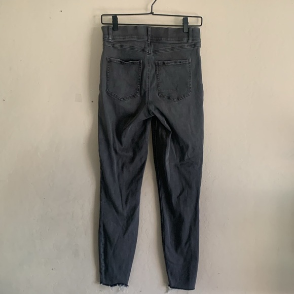 Spanx Gray Distressed Denim  Jeans Skinny Pants 20213R Frayed Hem Size Medium - Picture 7 of 8